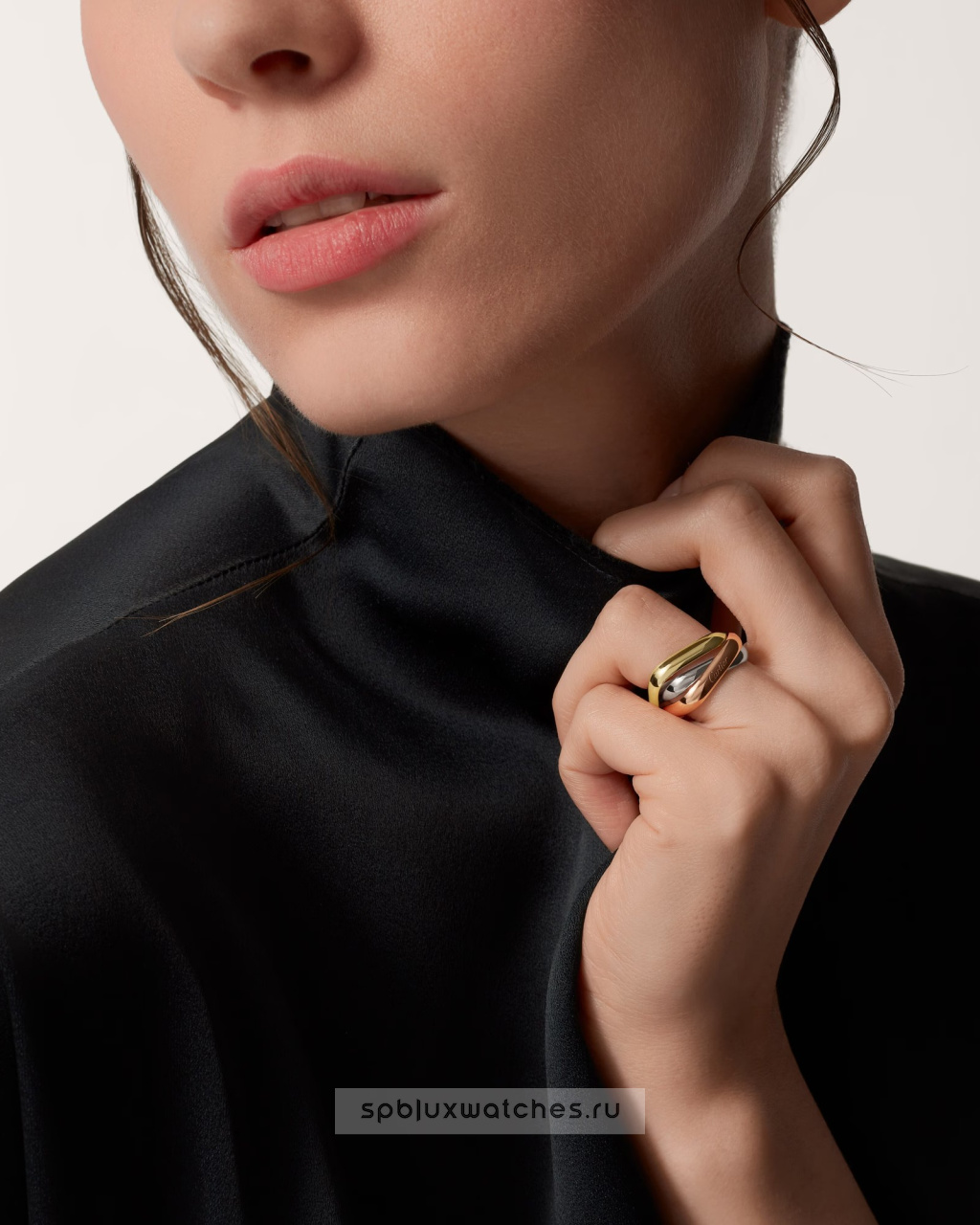 Кольцо Cartier Trinity Cushion-Shaped Ring Classic Model B4240600