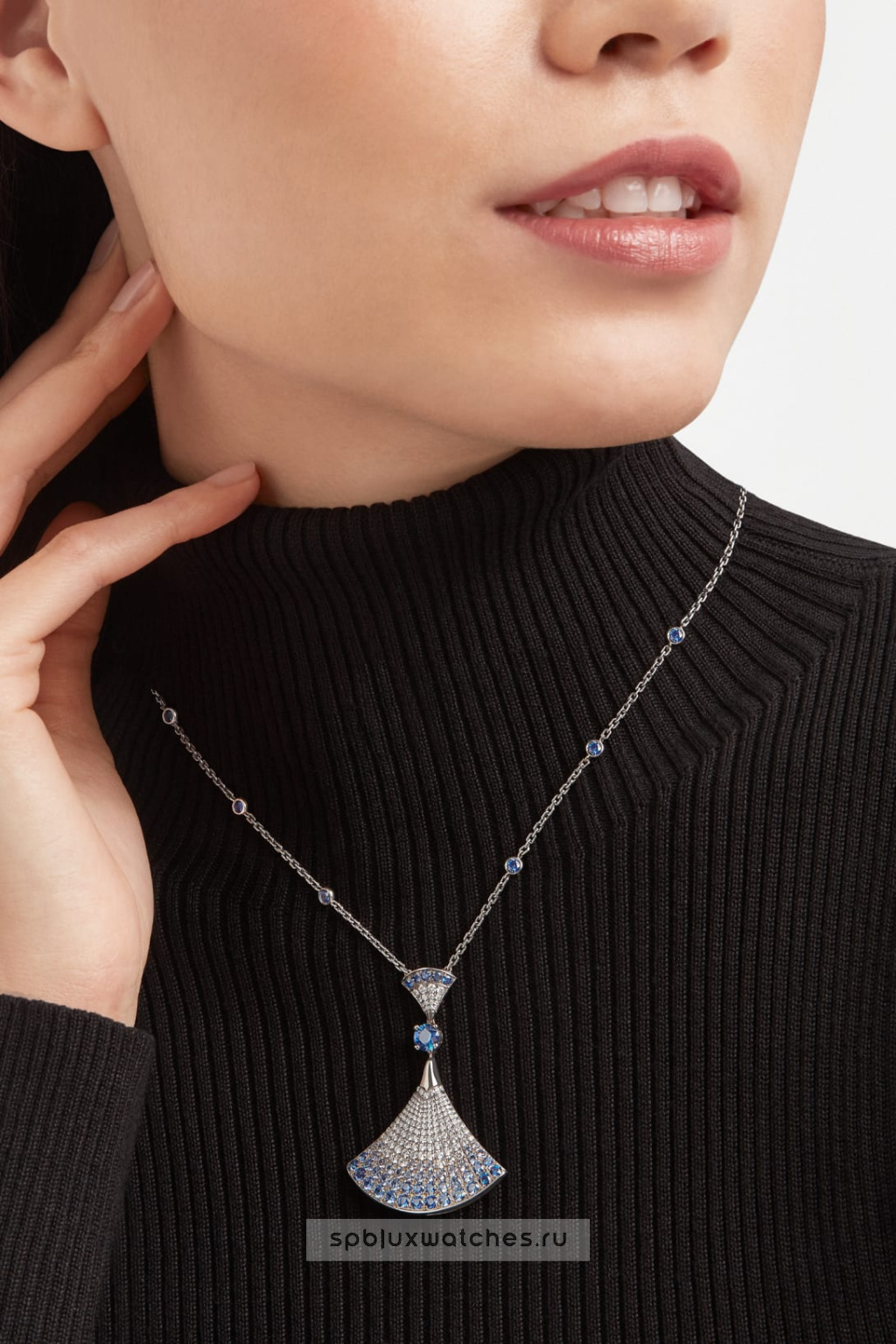 Подвеска Bvlgari Divas' Dream Pendant Necklace 358113