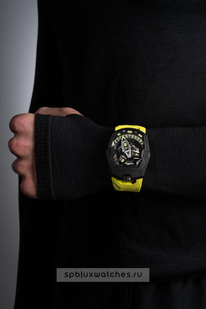 Urwerk Satellite UR-230 Black Star 44.8 x 53.5 mm