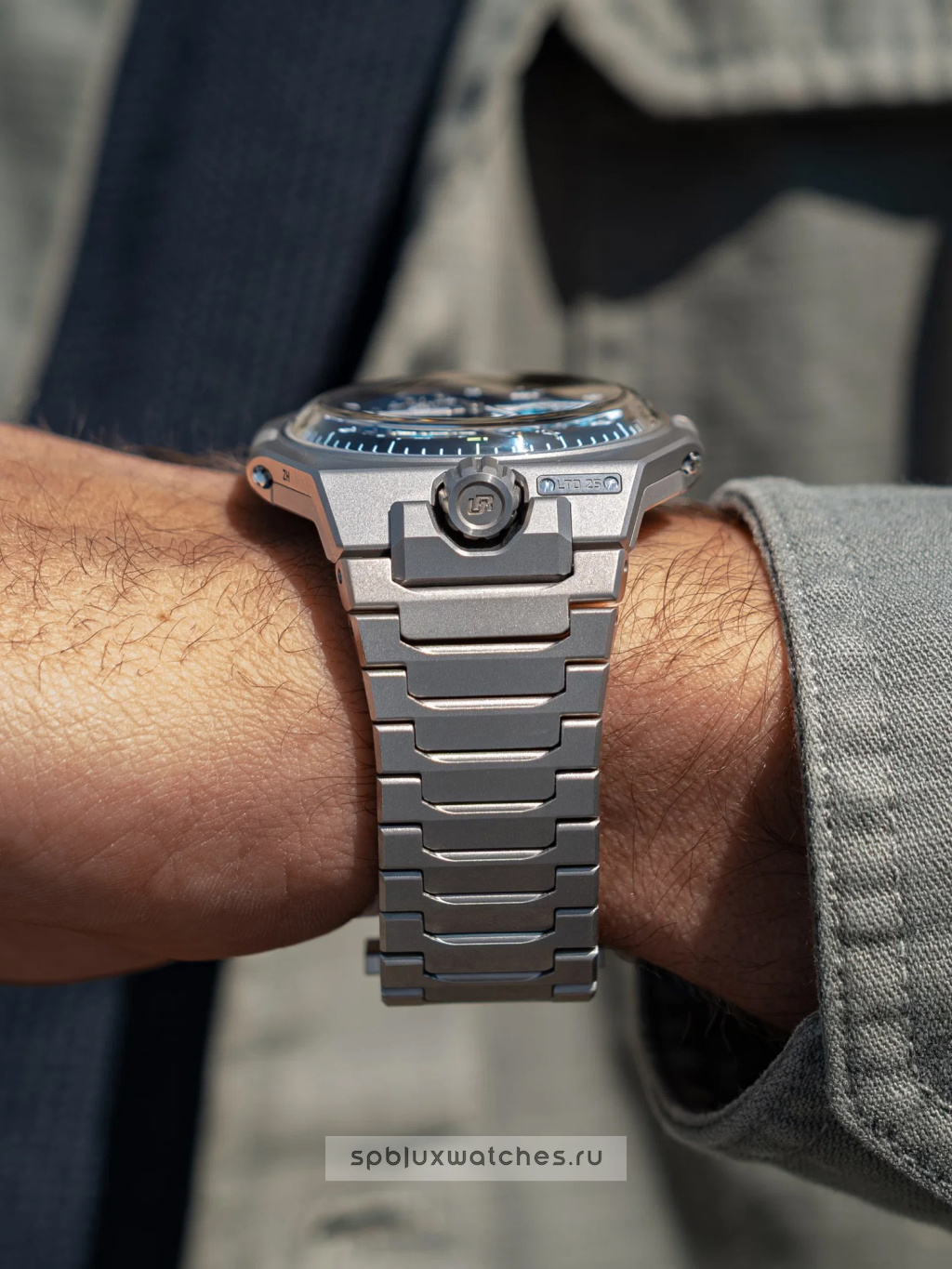 Urwerk Special Projects UR-10 SpaceMeter Blue Final Edition 45.4 x 44 mm