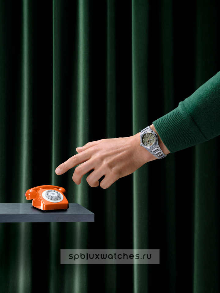 Girard Perregaux Laureato 38 mm Sage Green 81005-11-3407-1CM