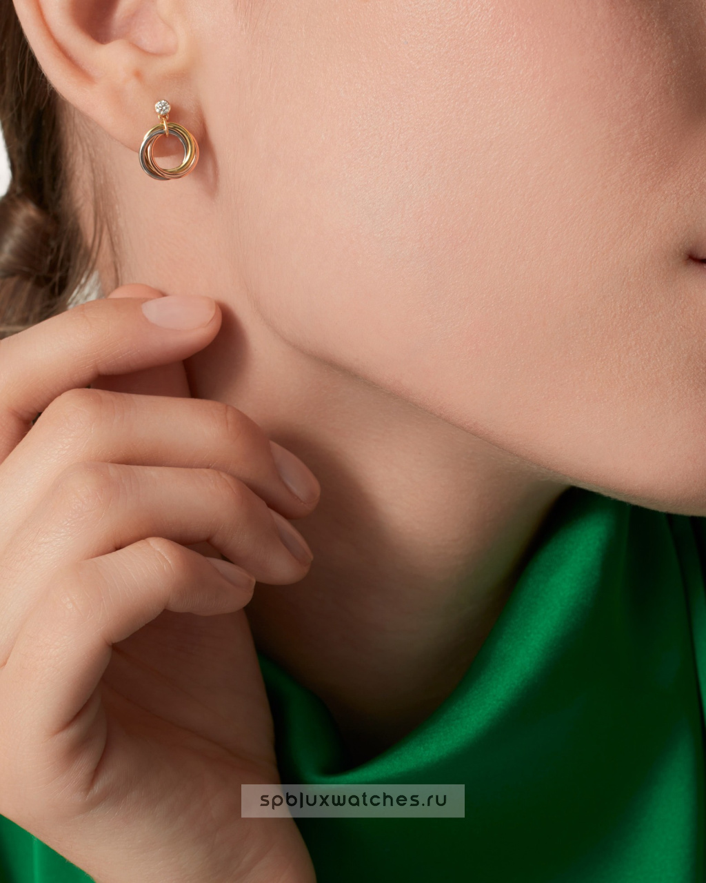 Серьги Cartier Trinity Brilliant-Cut Diamonds Earrings B8301462